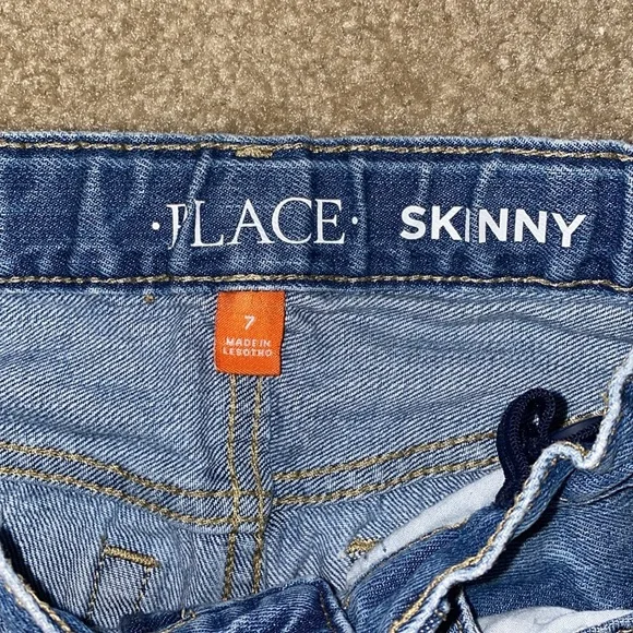 Two pairs of little boys size 7 jeans with adjustable waists. - Picture 9 of 11